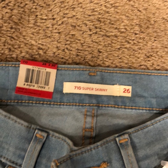 Levi’s - Picture 2 of 2